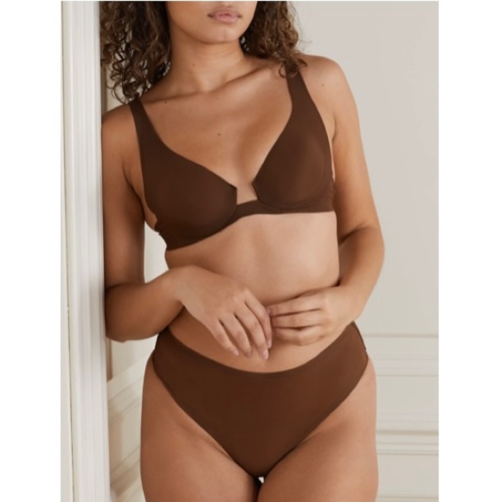 Skim Naked Underwire Plunge Bra 34A